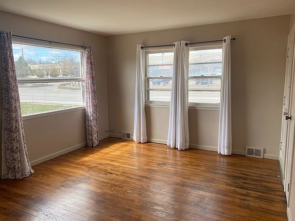 3rd image of 409 E Saint Patrick St APT 3