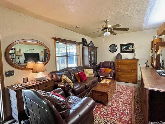 4th image of 104 Cozy Ln