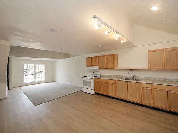 3rd image of 9529 W 77th Ter