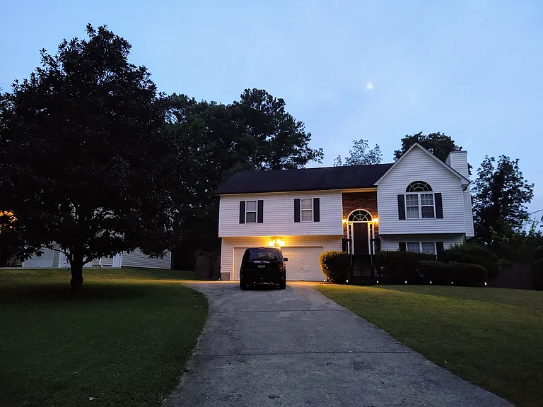 1935 Venesa Cir — Photo 18