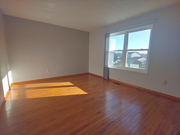 3rd image of 7035 Glenburn Dr