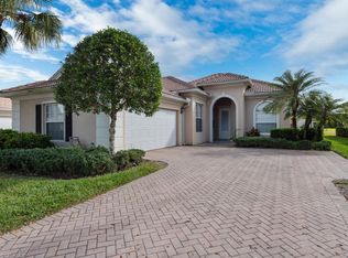2202 Heydon Cir W, Naples, FL 34120