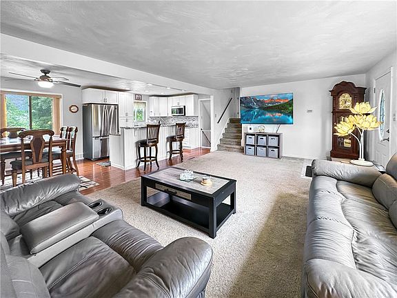 2nd image of 218 Shannon Heights Dr