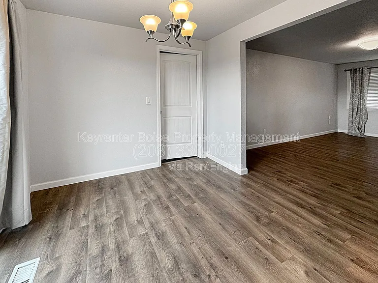 1773 W Victory Rd — Photo 8