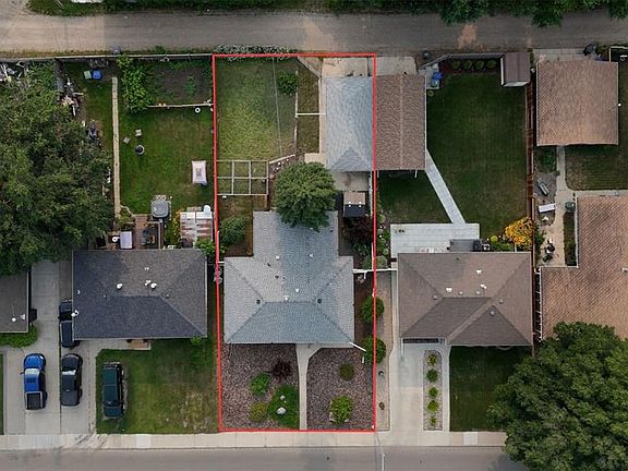 3rd image of 2808 Clarence AVENUE S
