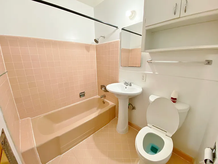 1614 E 1st St #2 — Photo 8