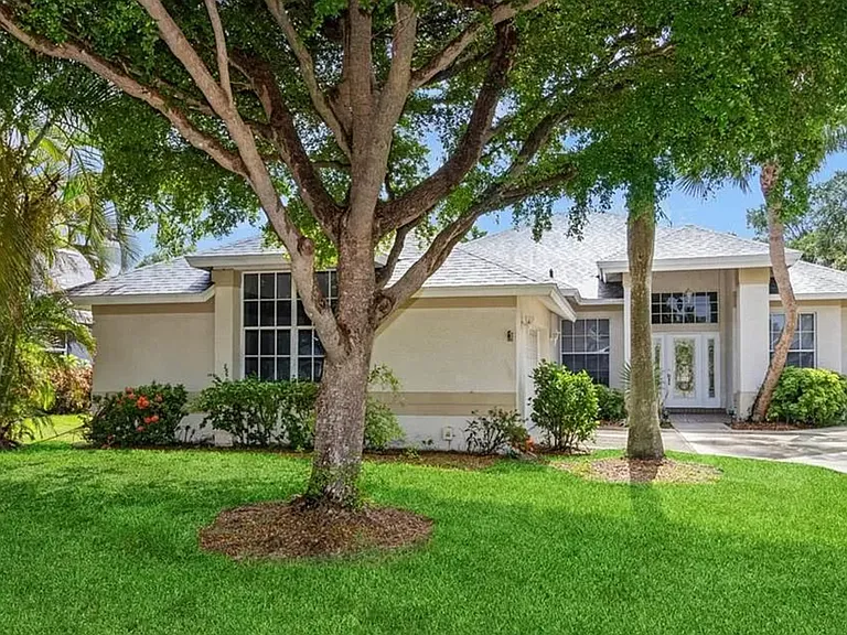 1580 Argyle Dr — Photo 4