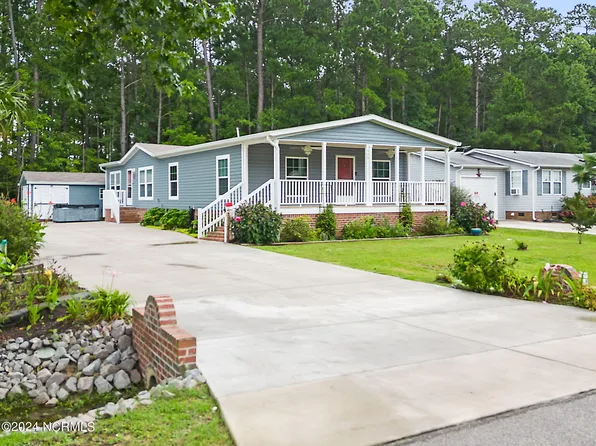909 Palmer Drive, Carolina Shores, NC 28467