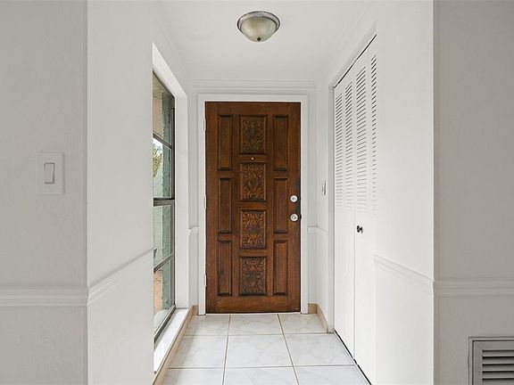 4th image of 8852 Candlewick Ln