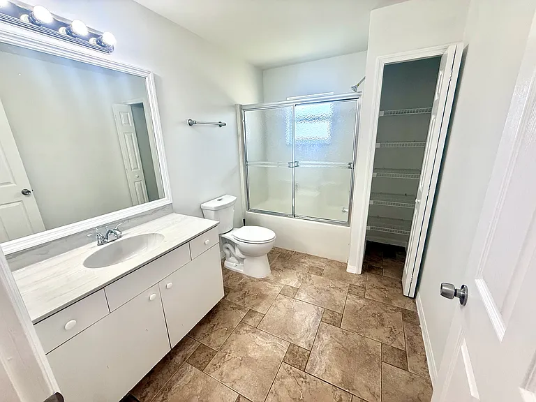 1241 Ermine St E — Photo 23