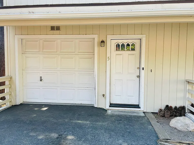 317 Cottonwood Ct — Photo 2