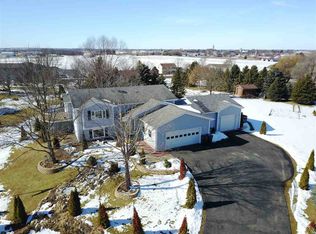 1720 Tam O Shanter Trl, Sun Prairie, WI 53590