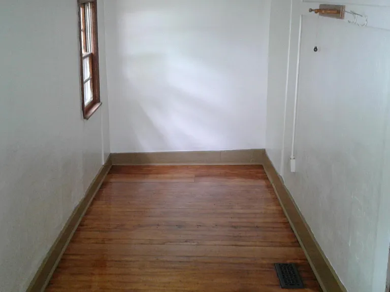 Back "bonus" room