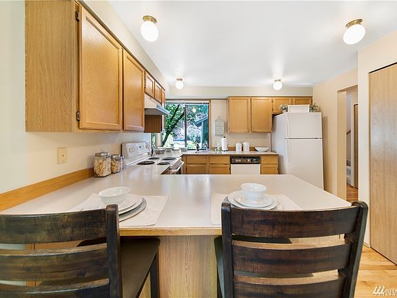 5th image of 24238 SE 44th St