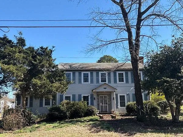 816 Colonial Cir photo 1