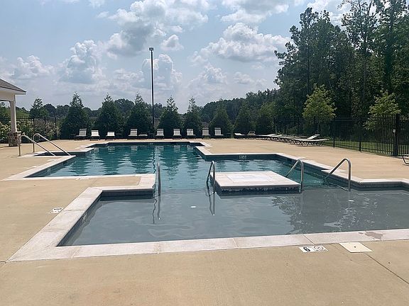 4th image of 11189 Persinger Cir