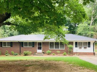 1054 Skyline Dr, Toccoa, GA 30577