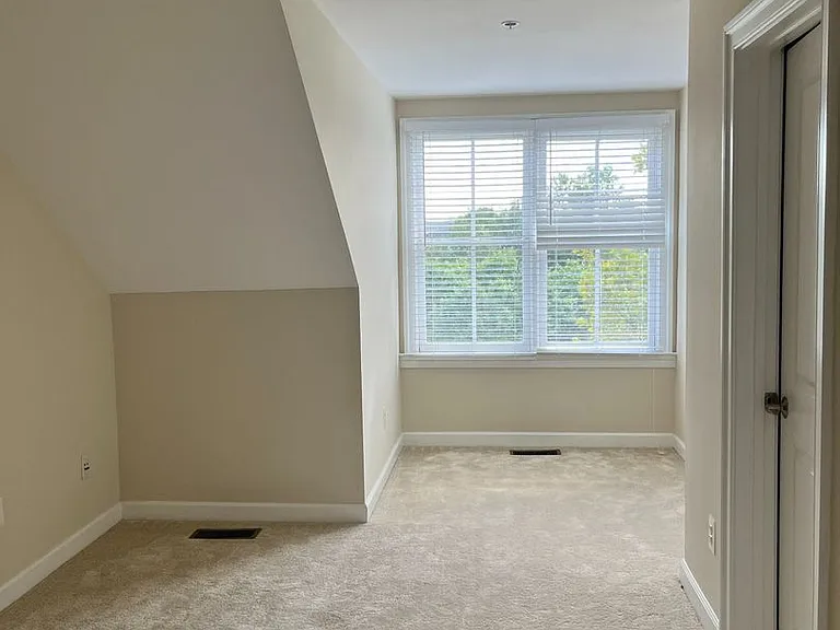 711 Carpenter Rd — Photo 25