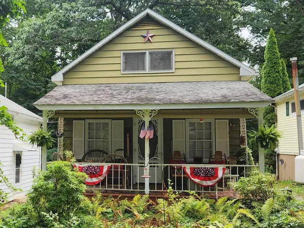 21 Mount Lebanon Dr, Lebanon, PA 17046