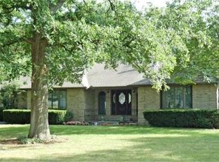 501 W Buckles Grove Rd, Le Roy, IL 61752