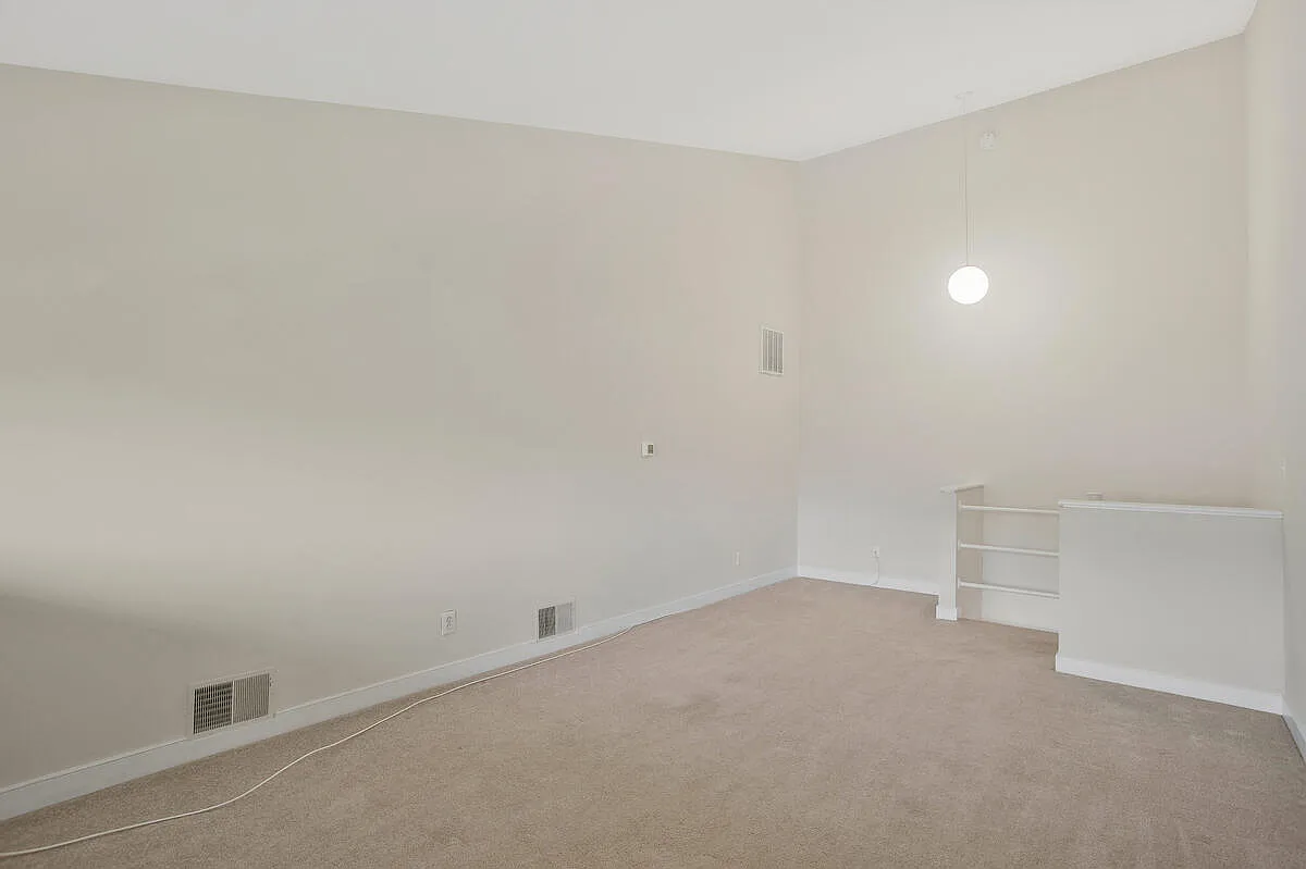 Building Photo - 302 Hilltop Ln #K