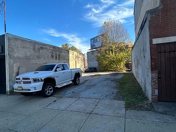 2nd image of 3929 Ridge Ave #31