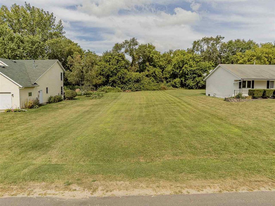 1st image of 112 Staffordshire Dr NE
