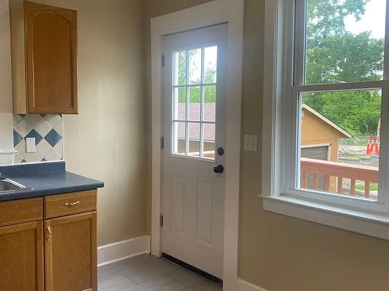 1514 Rutherford Ave — Photo 6