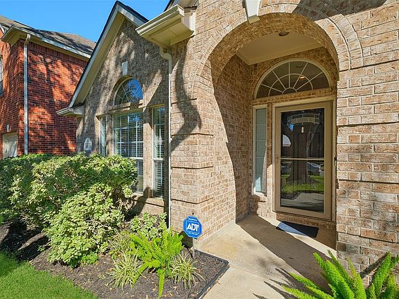 3rd image of 16819 Stoneside Drive