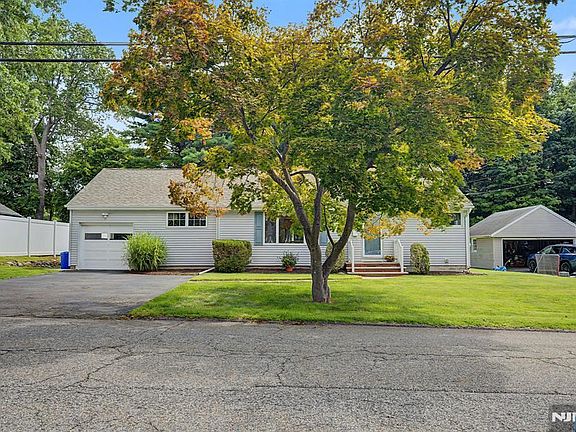 2nd image of 5 Holyoke Dr