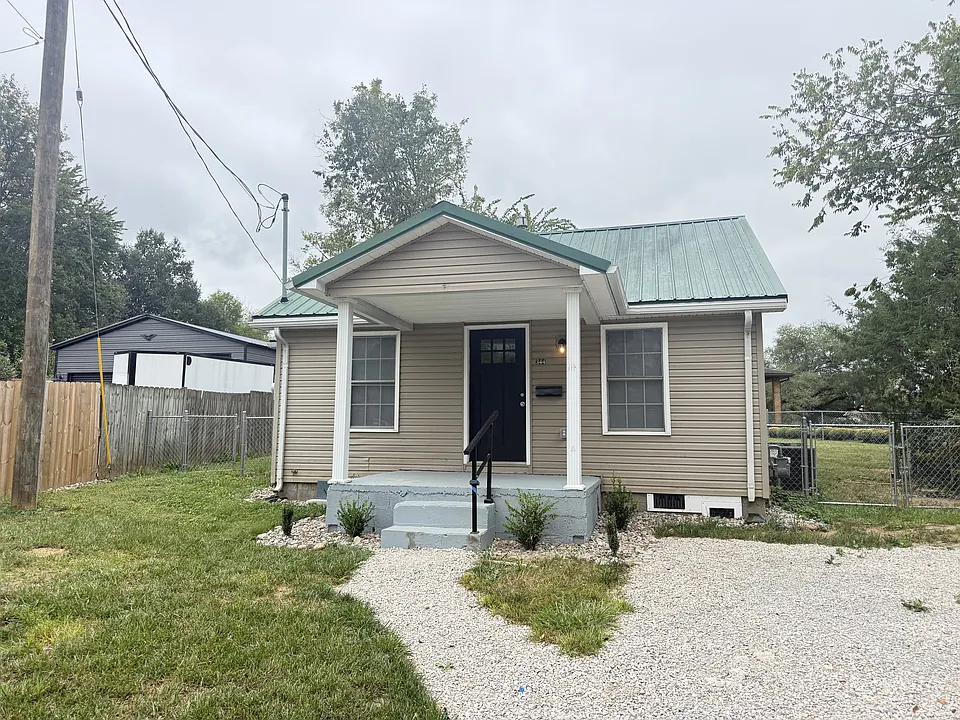 344 W Maple Ave