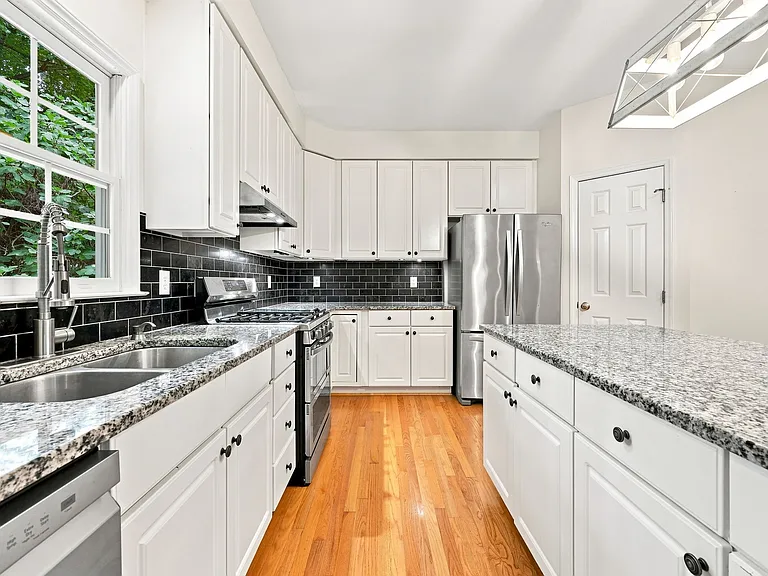 115 Lonebrook Dr — Photo 11
