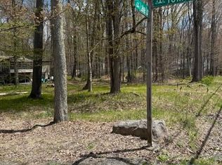 301 Tommys Ln, Pocono Lake, PA 18347