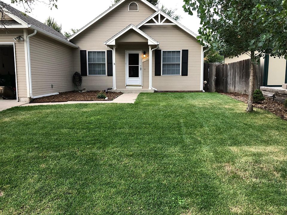 https://www.zillow.com/homedetails/17504-E-Whitaker-Dr-Aurora-CO-80015/13108191_zpid/?view=public **For more photos**