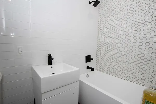 Rented by Nooklyn NYC LLC | media 109