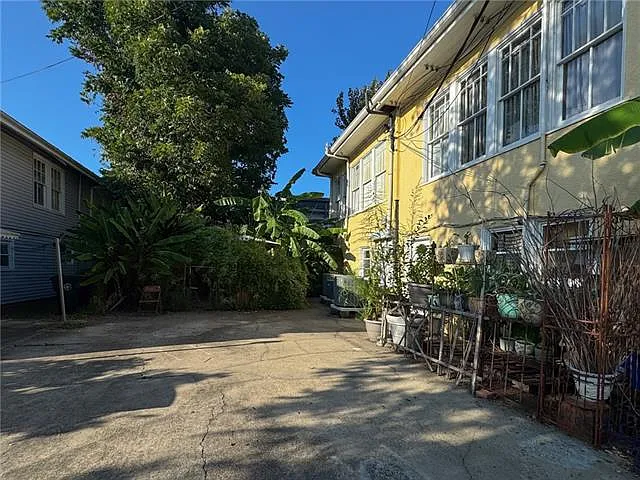 Studio, 1.0 bath, 781 sqft, $1,300 — Photo 2