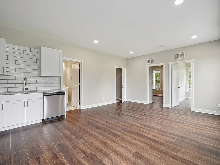 68 E Philadelphia St — Photo 24