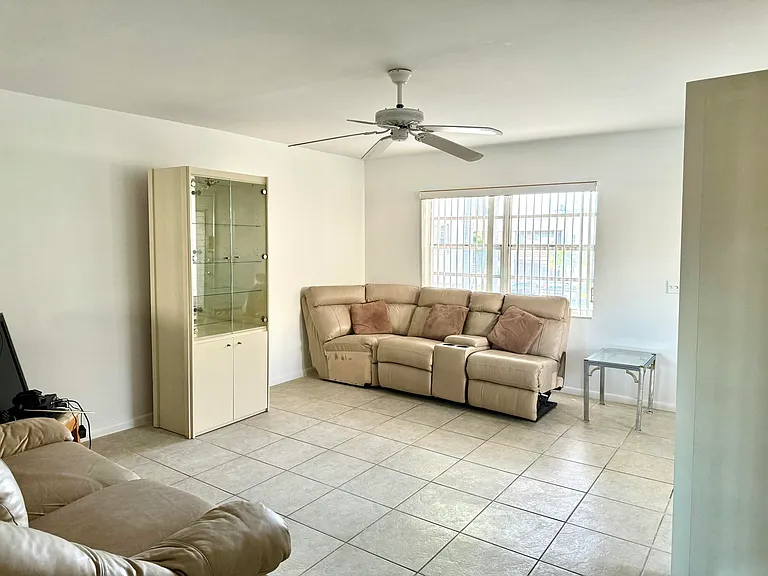 468 Capri Pl #J — Photo 4