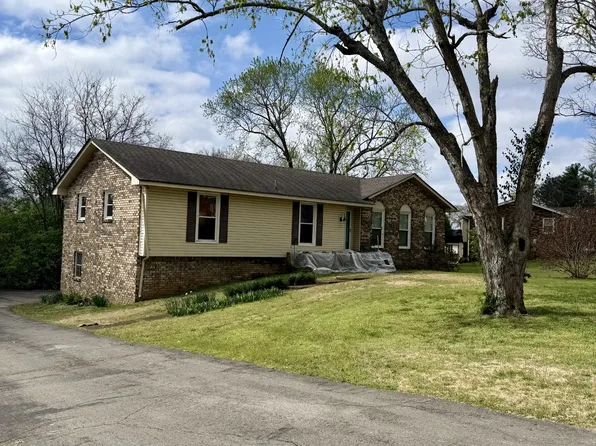 1025 Woodmont Dr, Gallatin, TN 37066