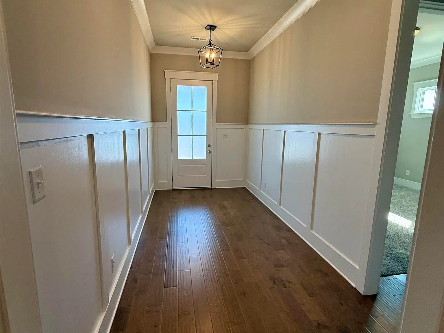 3 bed, 2.5 bath, 2060 sqft, $2,450 — Photo 2