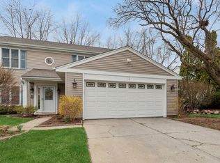 12 Lindon Ln, Vernon Hills, IL