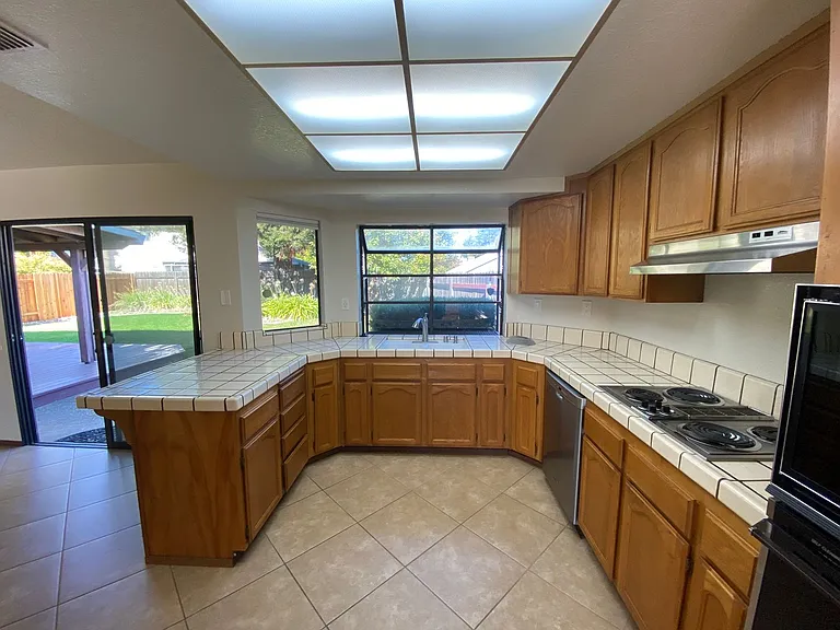 1817 Klamath River Dr — Photo 13