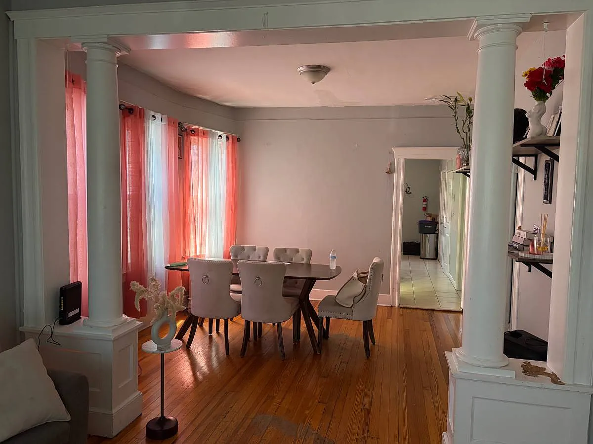 2 bed, 2562 sqft, $2,200 — Photo 3