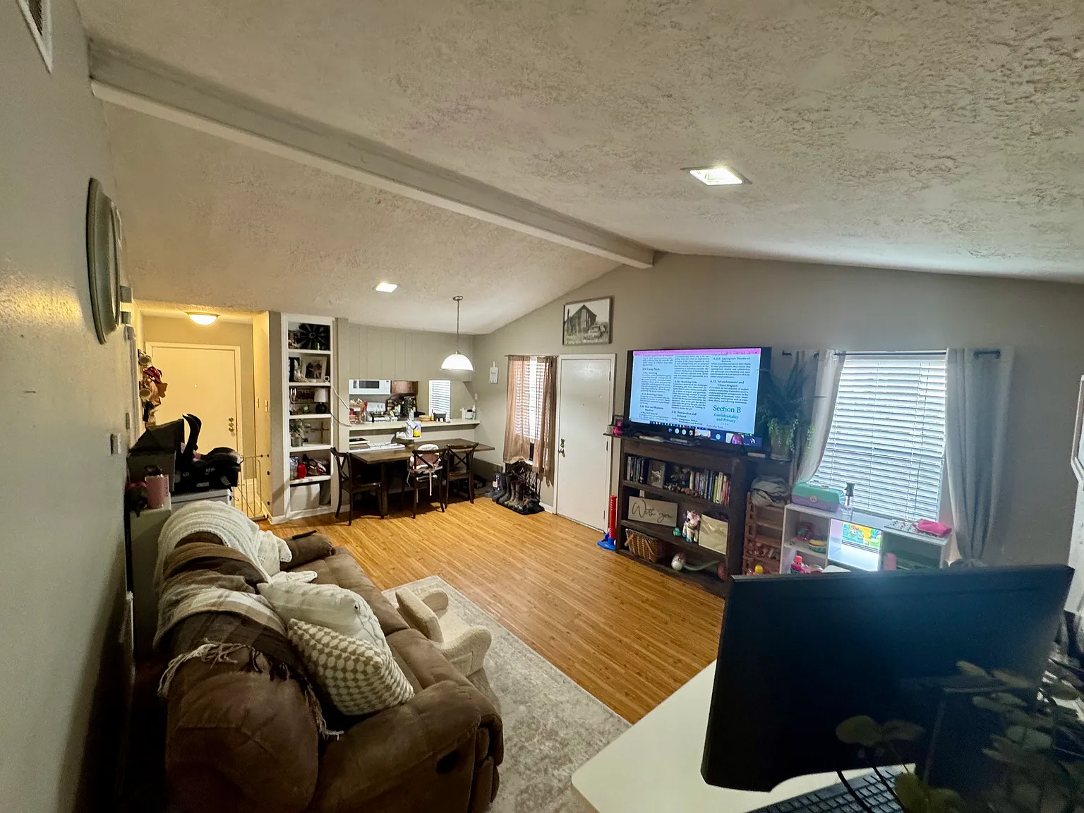 3 bed, 1051 sqft, $1,350 — Photo 3