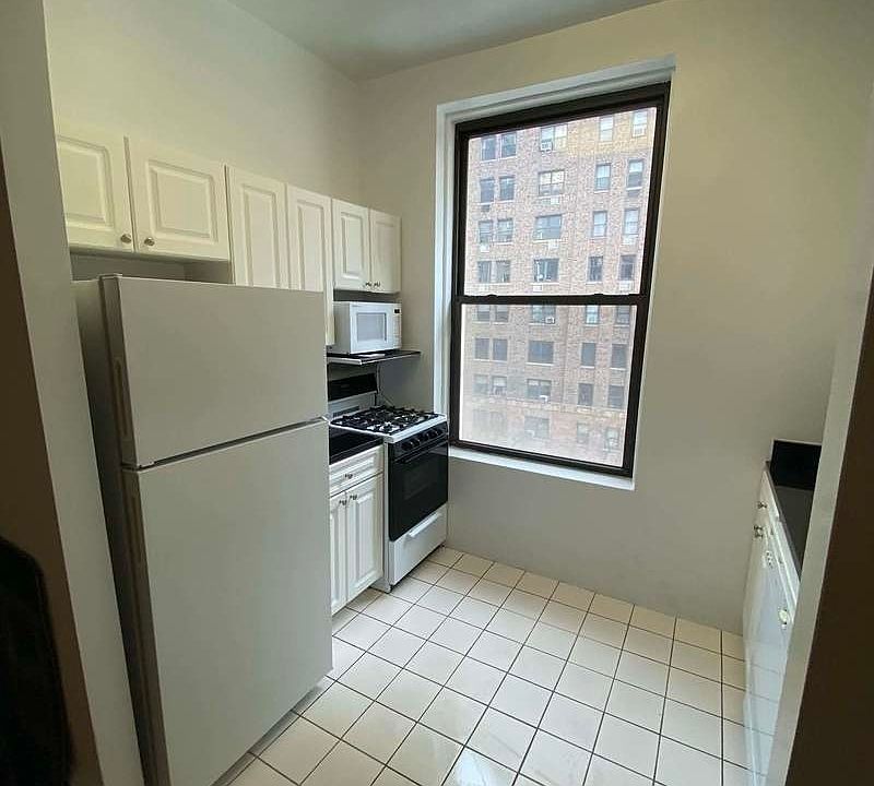1st image of 401 W End Ave #4DA
