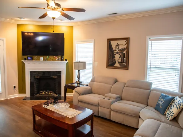 2805 Deepwater Ct, Fayetteville, NC 28306
