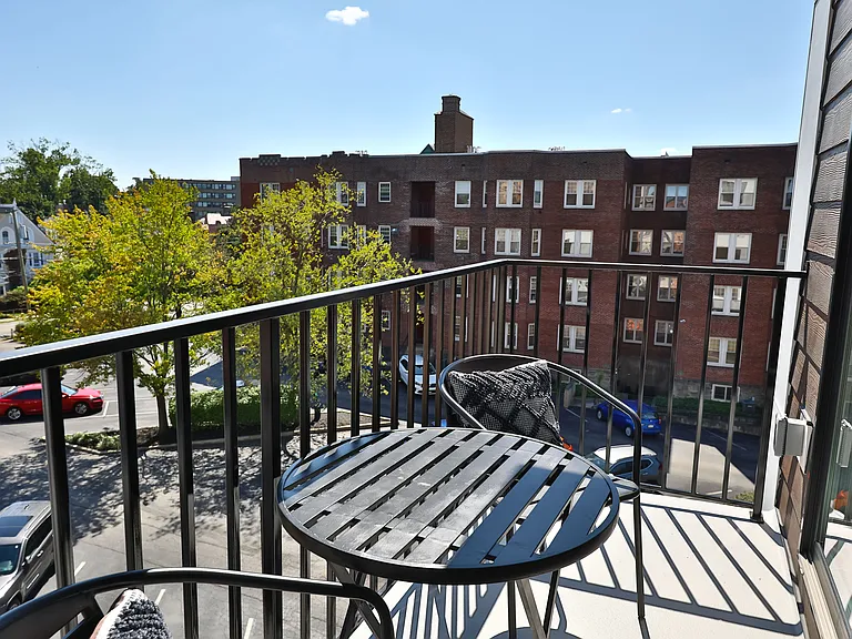 231 W Johnson Street — Photo 22