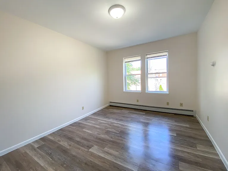 162-164 Ward St #302 — Photo 1