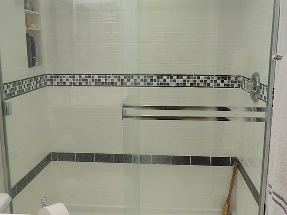 3rd image of 260 Victoria St #17
