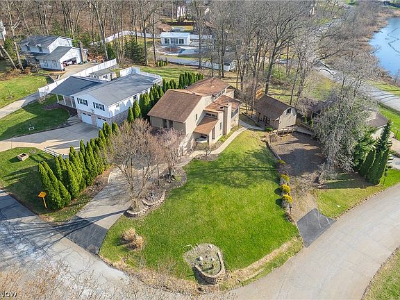 3rd image of 5124 Beachview Cir NW